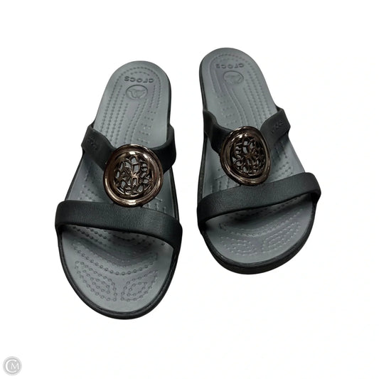 Sandals Flats By Crocs In Black & Grey, Size: 10