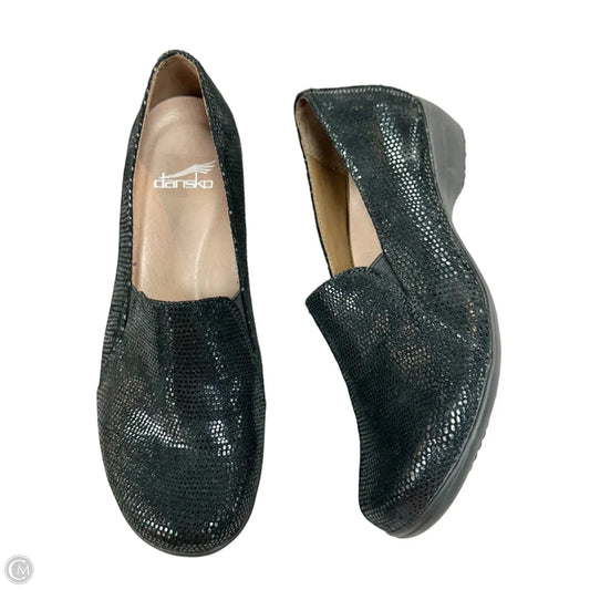 Shoes Flats By Dansko In Black, Size: 6.5