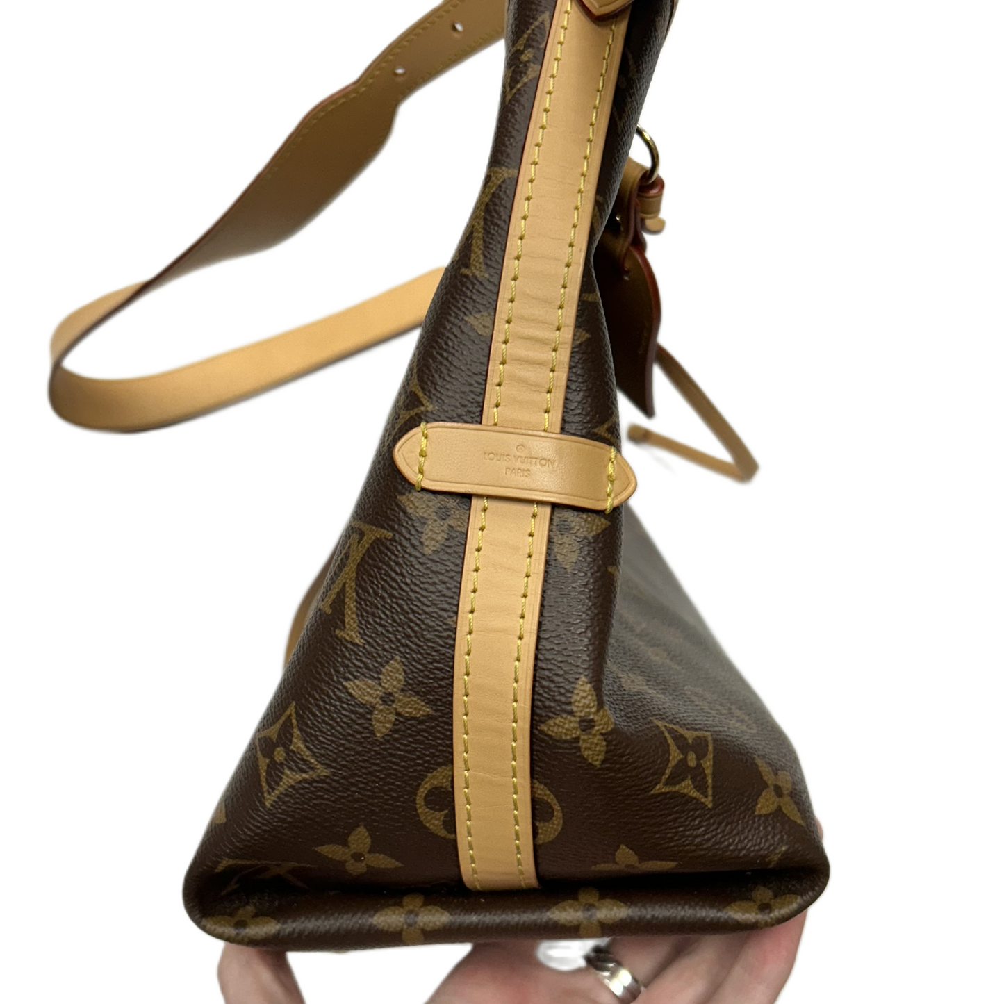 Handbag Luxury Designer By Louis Vuitton, Size: Medium