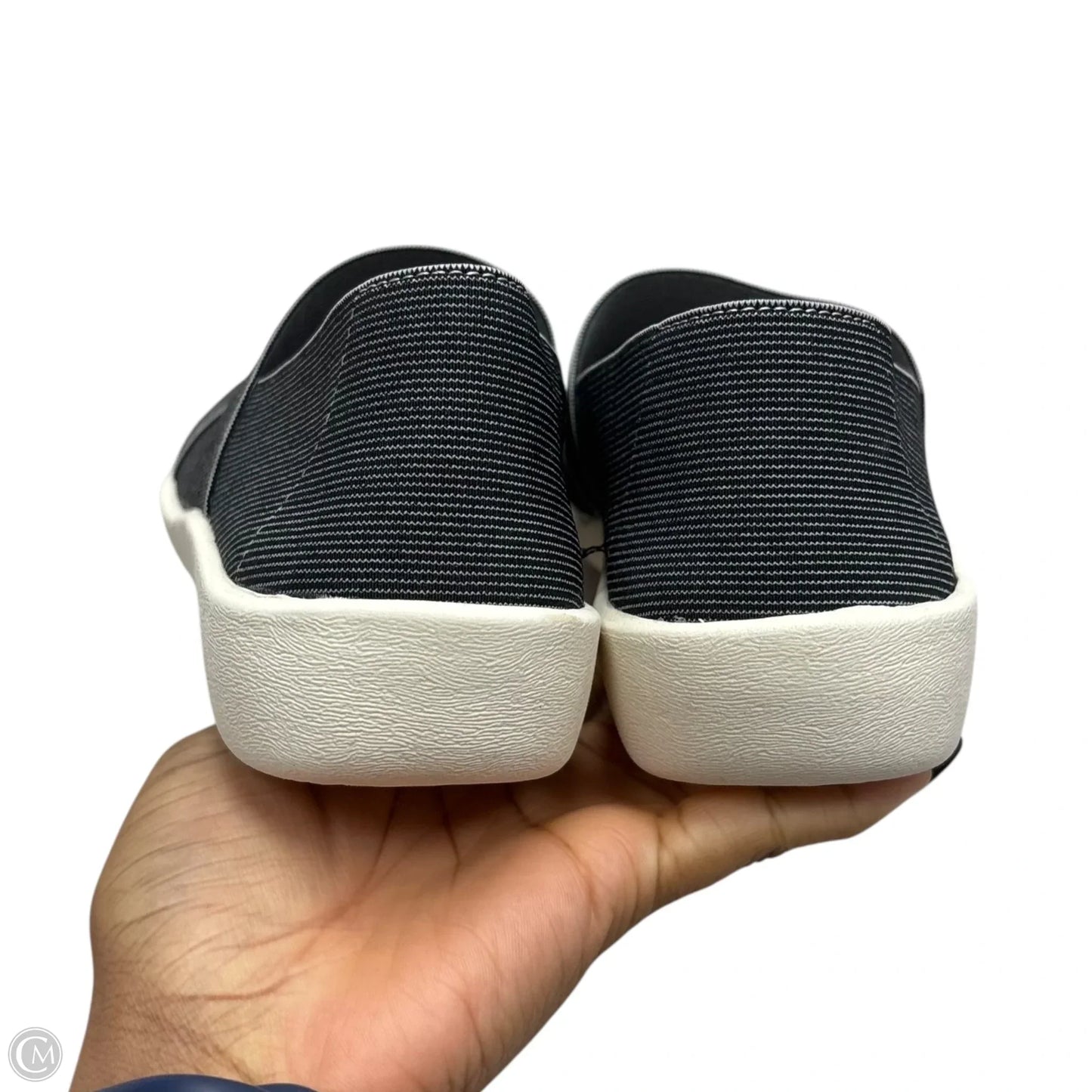 Shoes Flats By Clarks In Grey, Size: 6