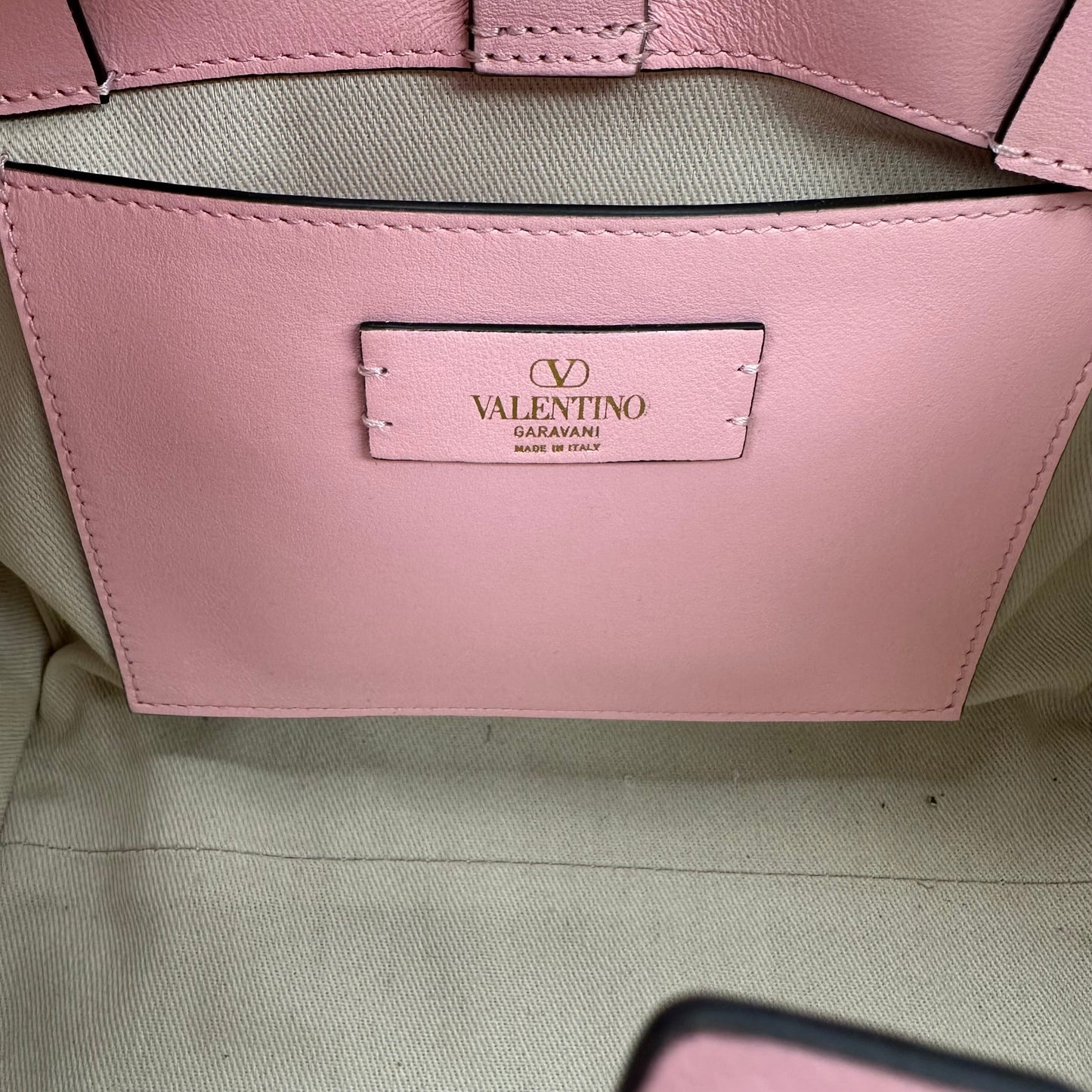 Handbag Luxury Designer By Valentino  Size: Medium