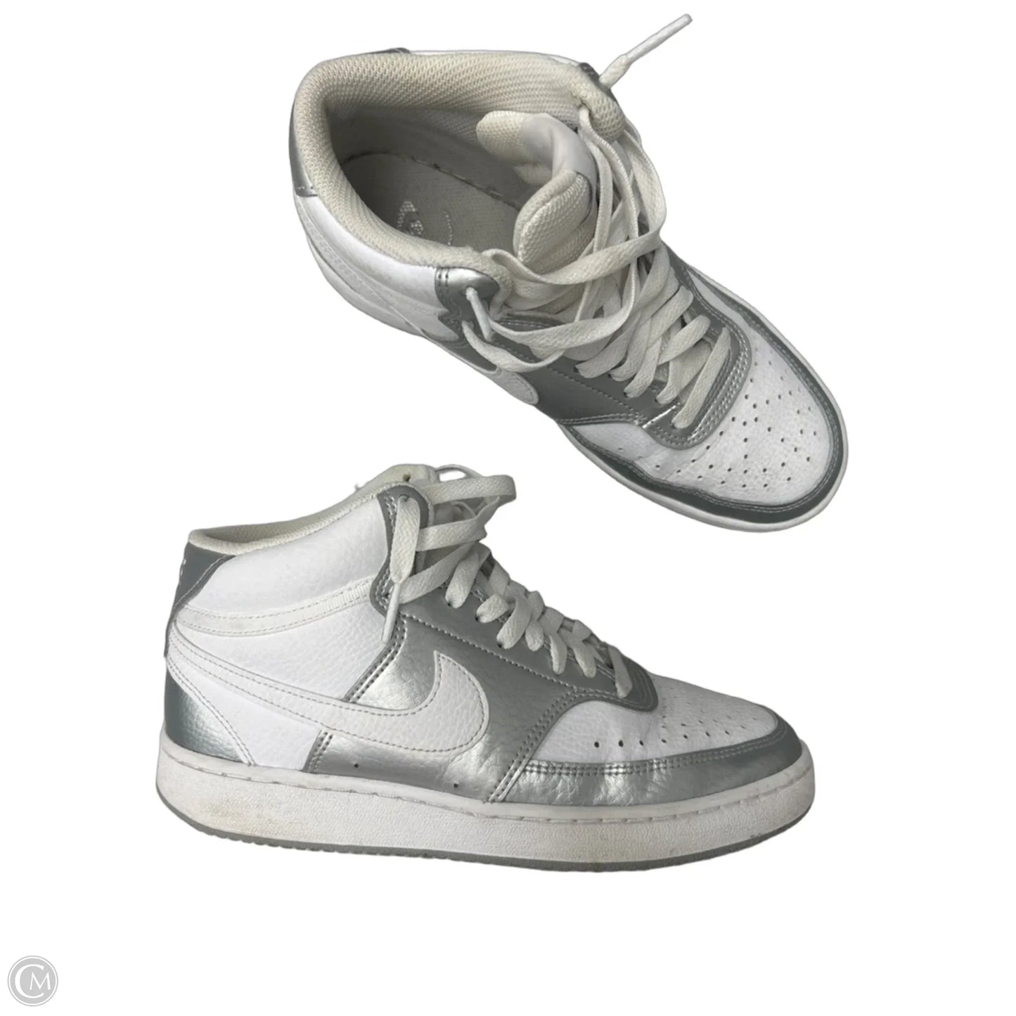 Shoes Sneakers By Nike In Silver & White, Size: 7.5