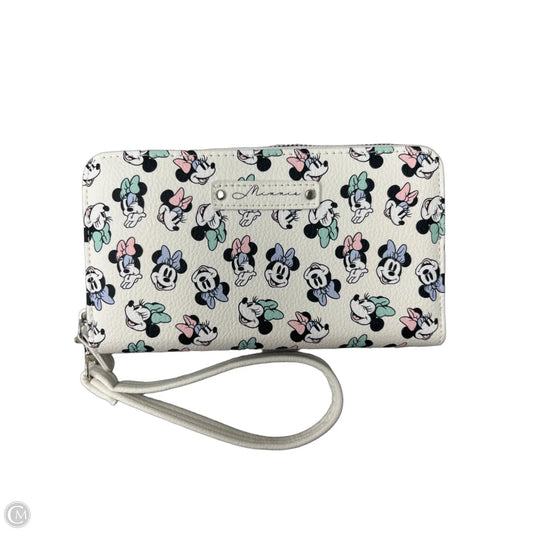 Wristlet By Clothes Mentor, Size: Medium