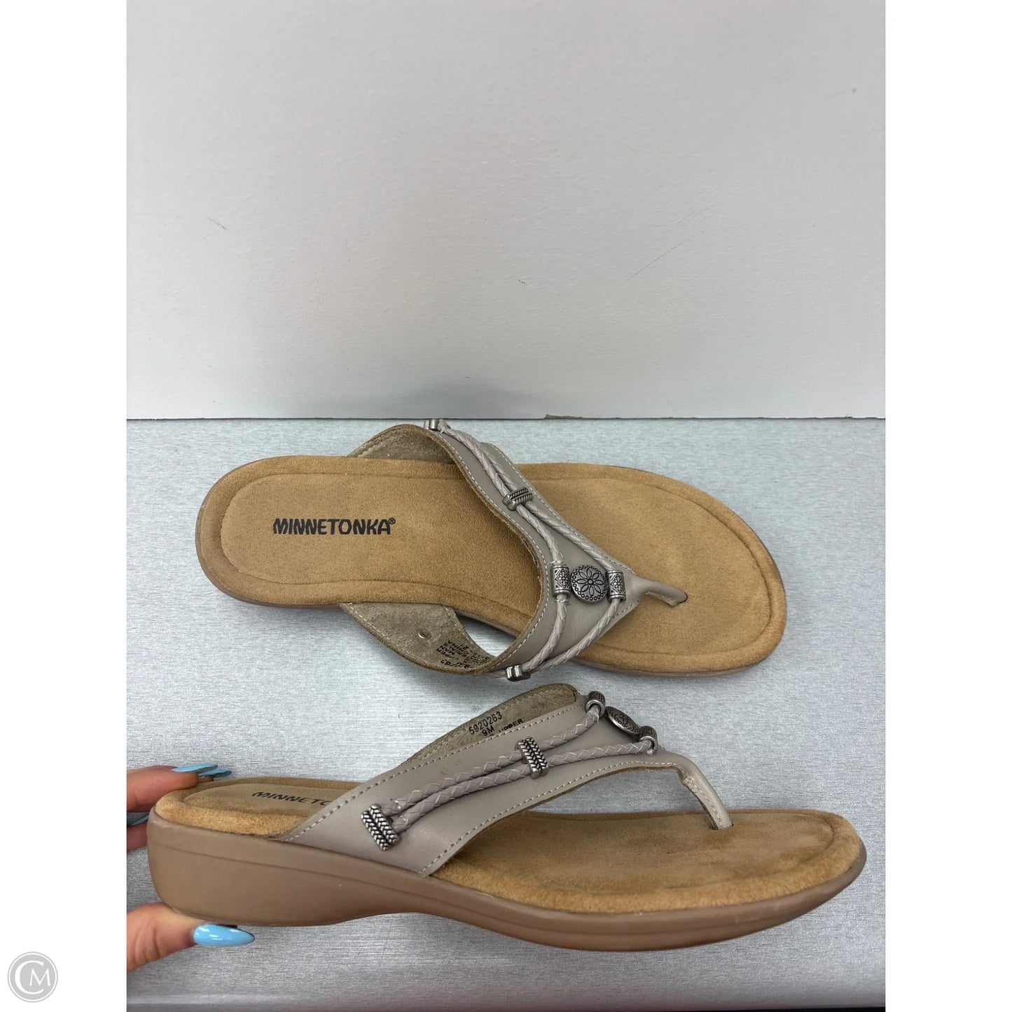 Sandals Flip Flops By Minnetonka In Grey, Size: 9