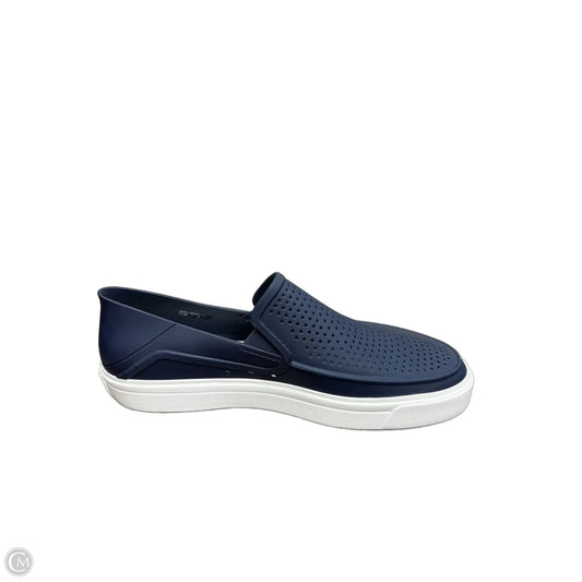 Shoes Flats By Crocs In Navy, Size: 11