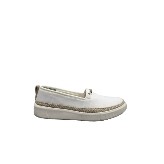 Shoes Flats By Bzees In White, Size: 9