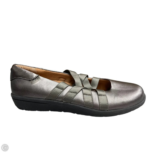 Shoes Flats By Vionic In Silver, Size: 6.5