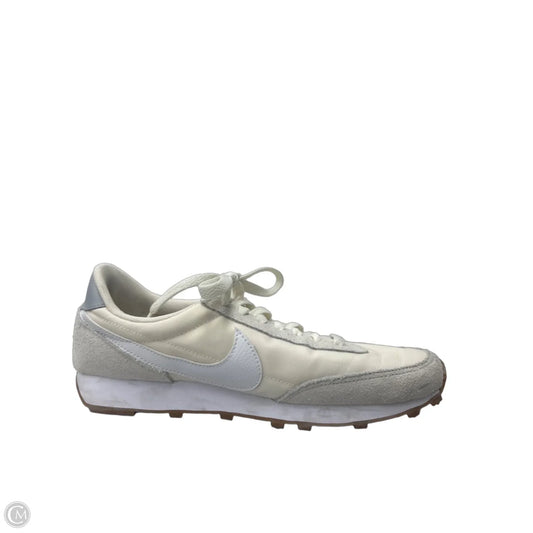 Shoes Sneakers By Nike In Cream, Size: 8