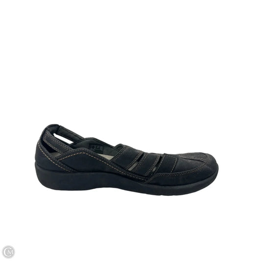 Shoes Flats By Clarks In Black, Size: 10