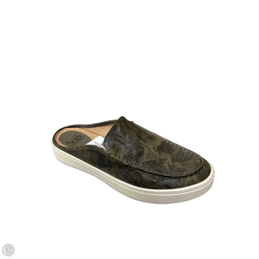 Shoes Flats By Sofft In Camouflage Print, Size: 8.5
