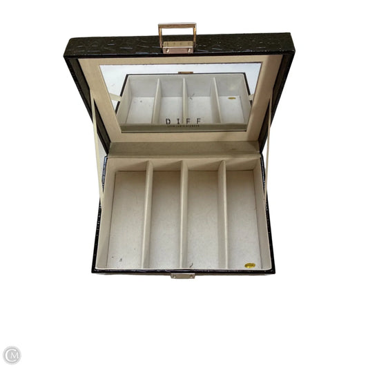 Sunglass Case By Clothes Mentor, Size: