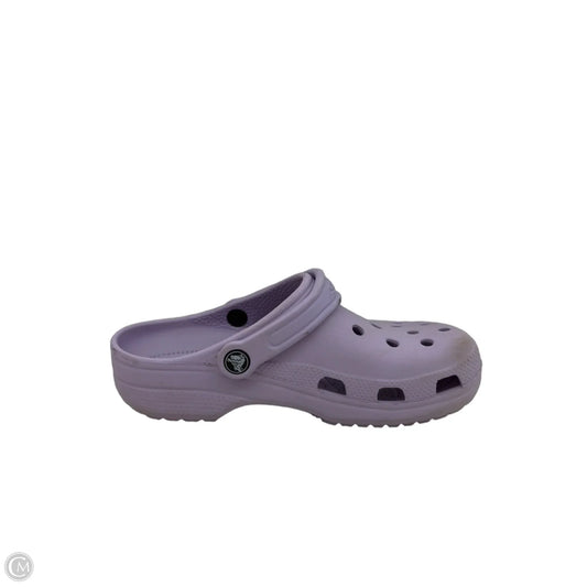 Shoes Flats By Crocs In Purple, Size: 7