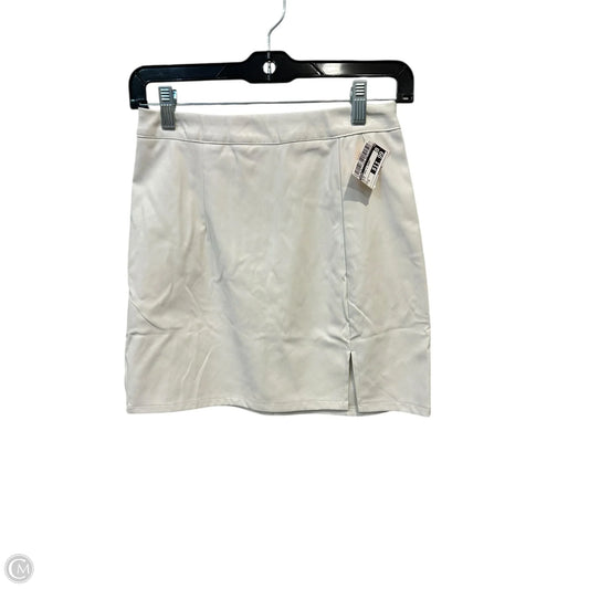 Skirt Mini & Short By Entro In White, Size: S