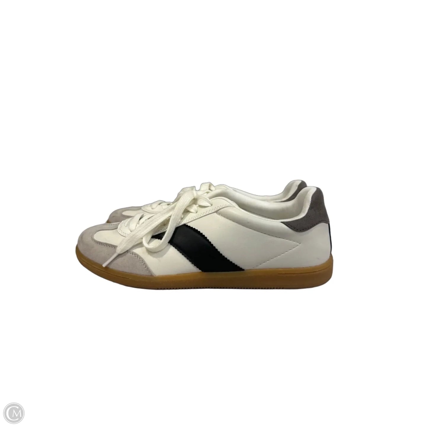 Shoes Sneakers By Universal Thread In Black & White, Size: 9.5