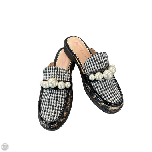 Shoes Flats By Betsey Johnson In Black & Brown, Size: 9
