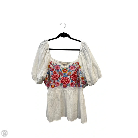 Top Short Sleeve By Savanna Jane In White, Size: 1x