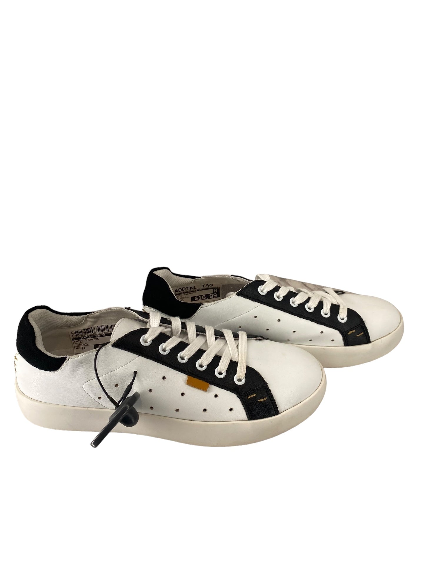 Shoes Sneakers By Clothes Mentor In White, Size: 11