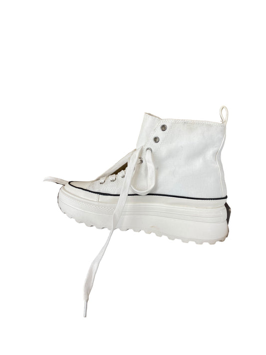 White Shoes Sneakers Steve Madden, Size 8