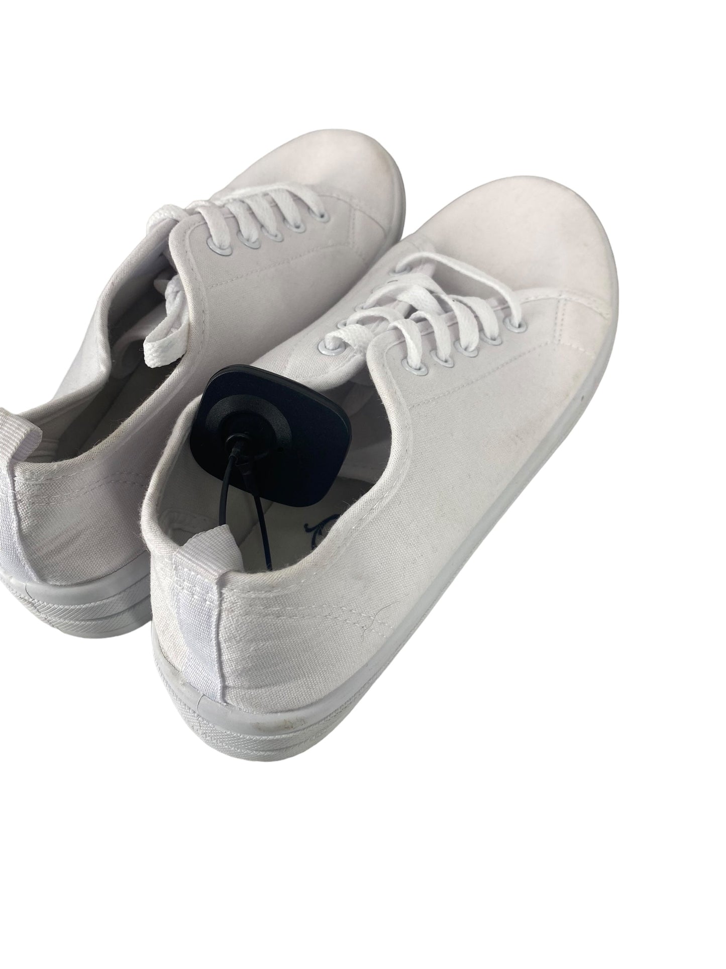 Shoes Sneakers By Clothes Mentor In White, Size: 8