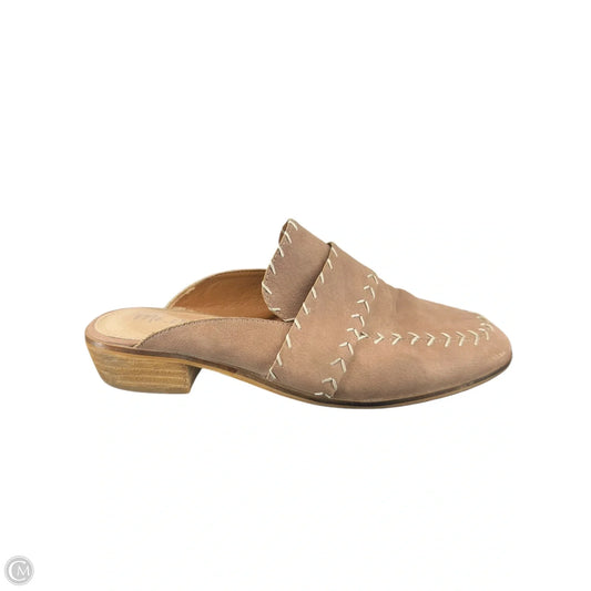 Shoes Flats By Clothes Mentor In Brown, Size: 7.5