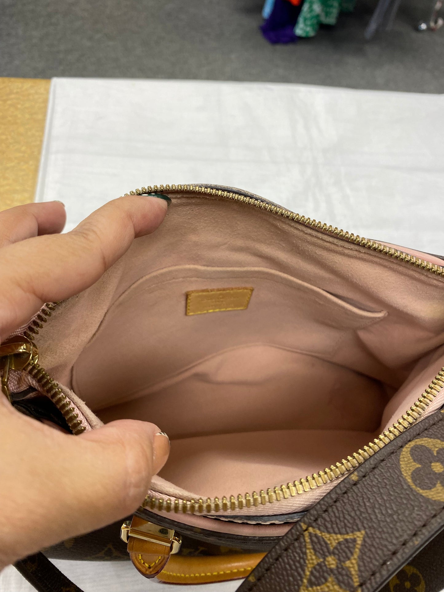 Handbag Luxury Designer By Louis Vuitton In Pink, Size:Small