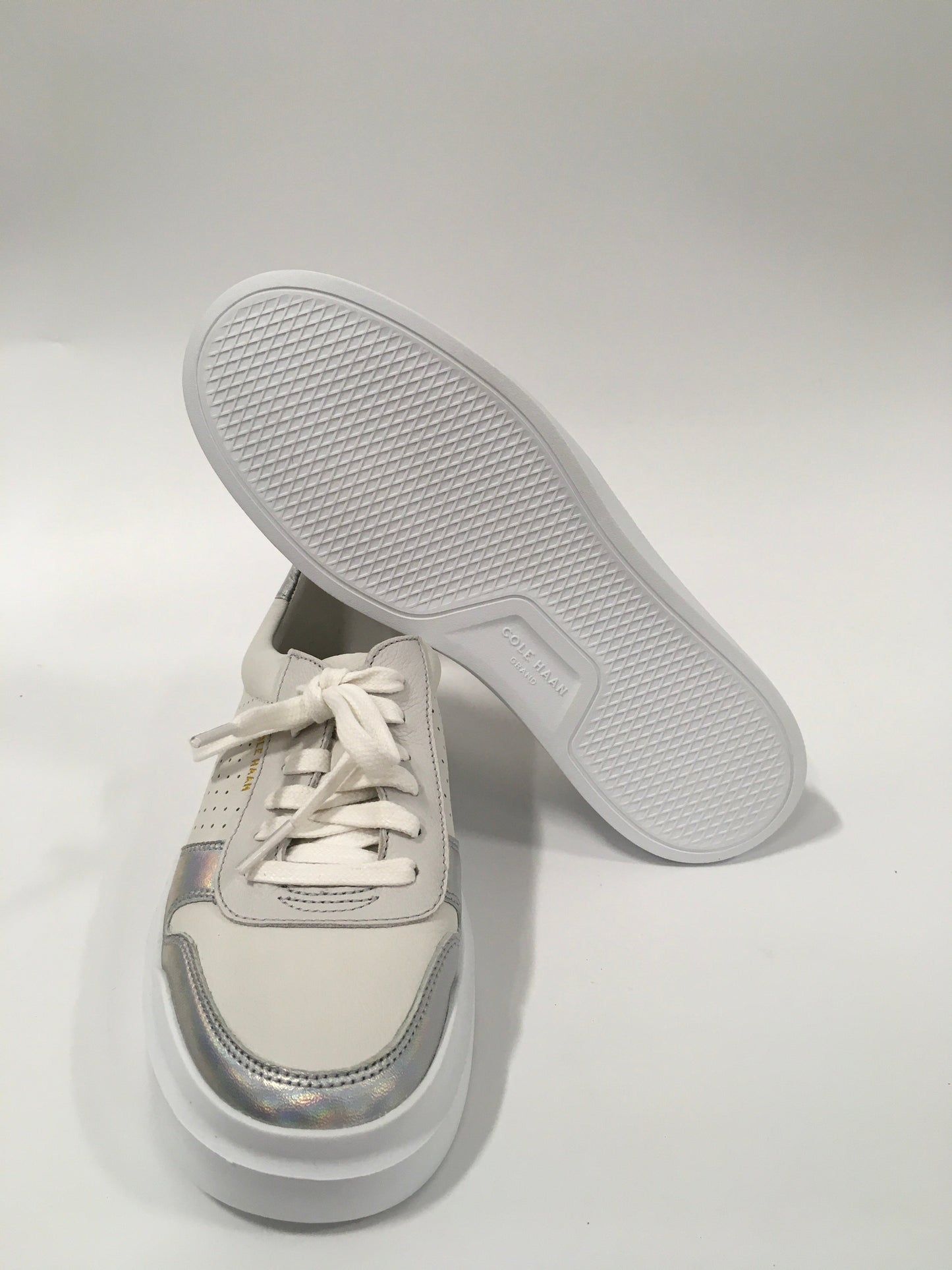 White Shoes Sneakers Cole-haan, Size 7.5