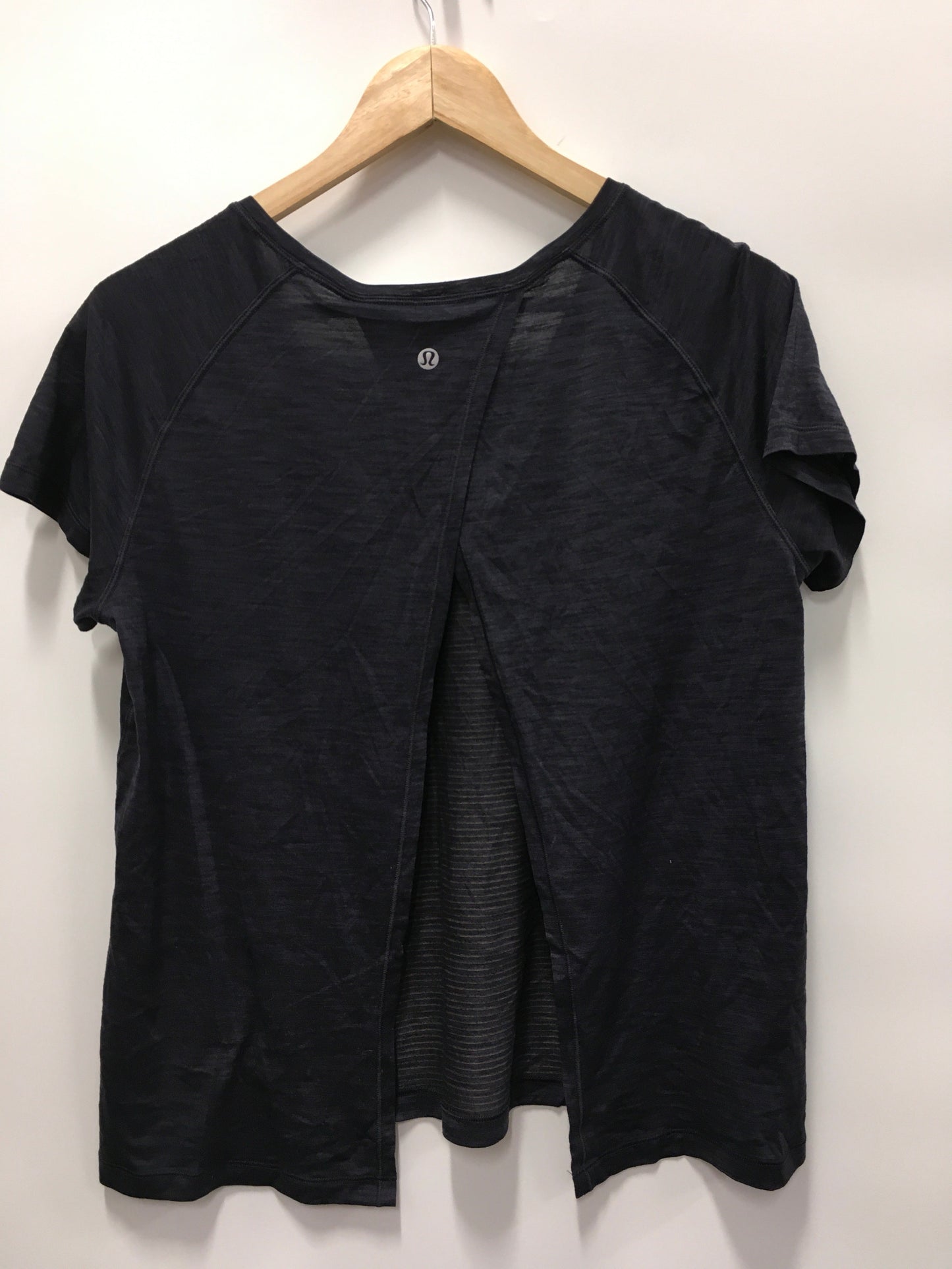 Athletic Top Short Sleeve By Lululemon  Size: 4