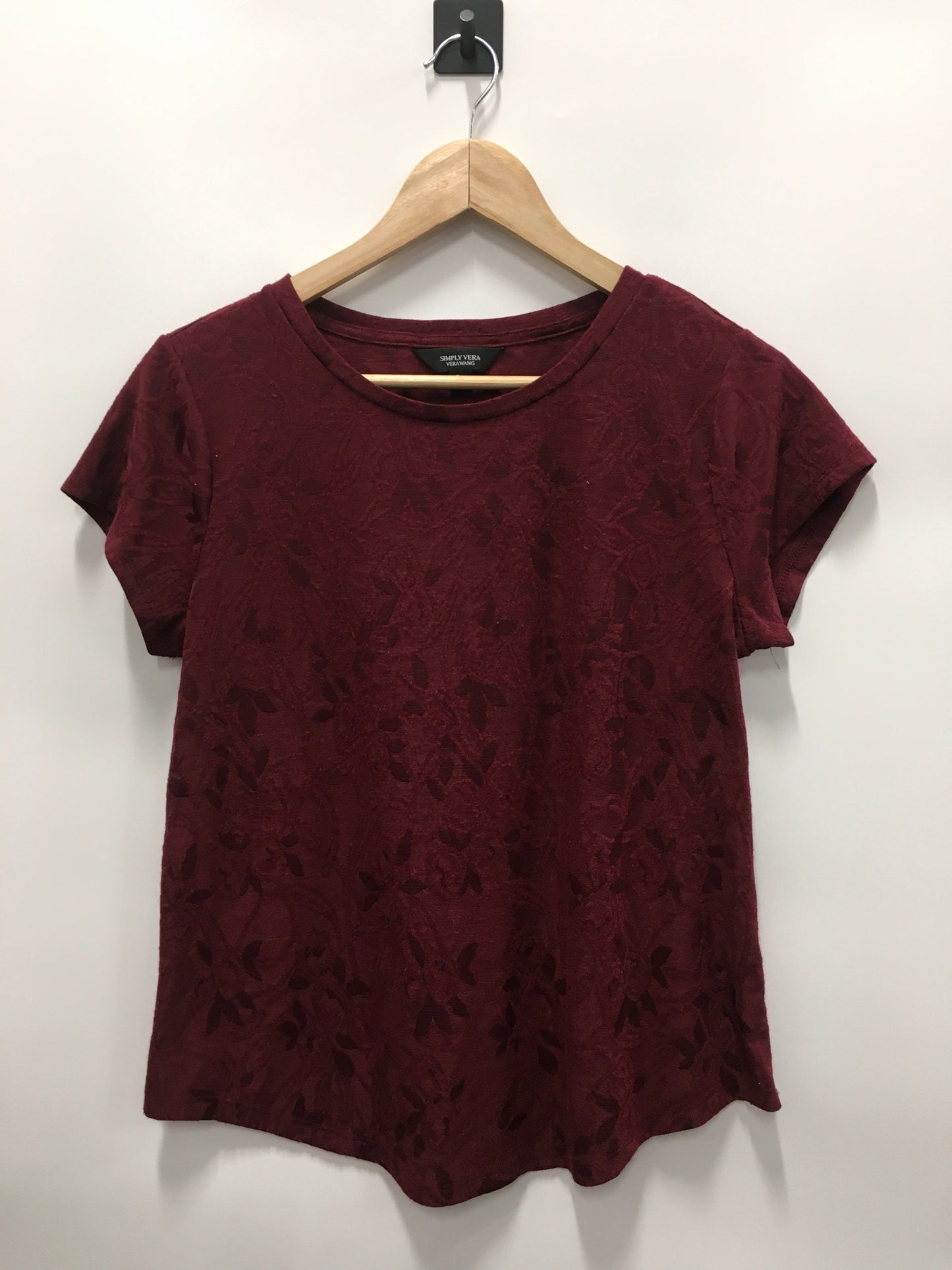 Top Short Sleeve By Simply Vera In Red, Size: Petite  M