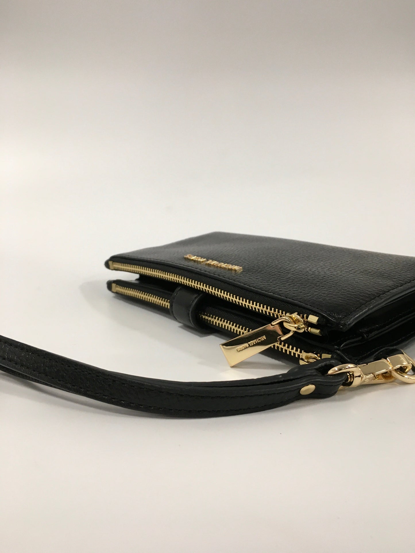 Wallet Designer By Michael Kors  Size: Medium