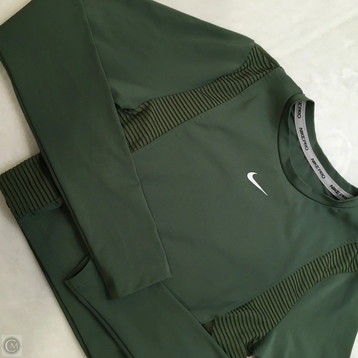 Athletic Top Long Sleeve Crewneck By Nike In Green, Size: S