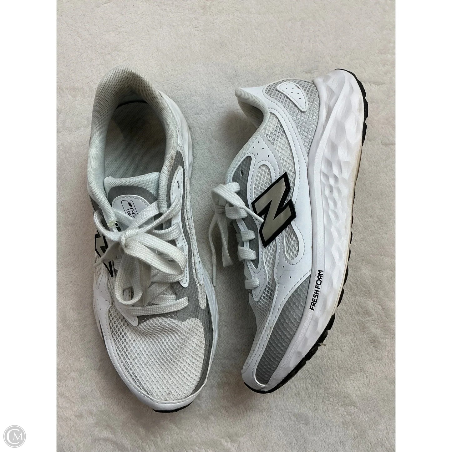 Shoes Athletic By New Balance In Grey & White, Size: 9