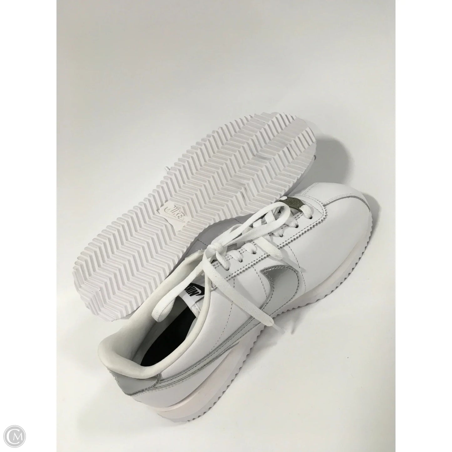 Shoes Sneakers By Nike In White, Size: 9