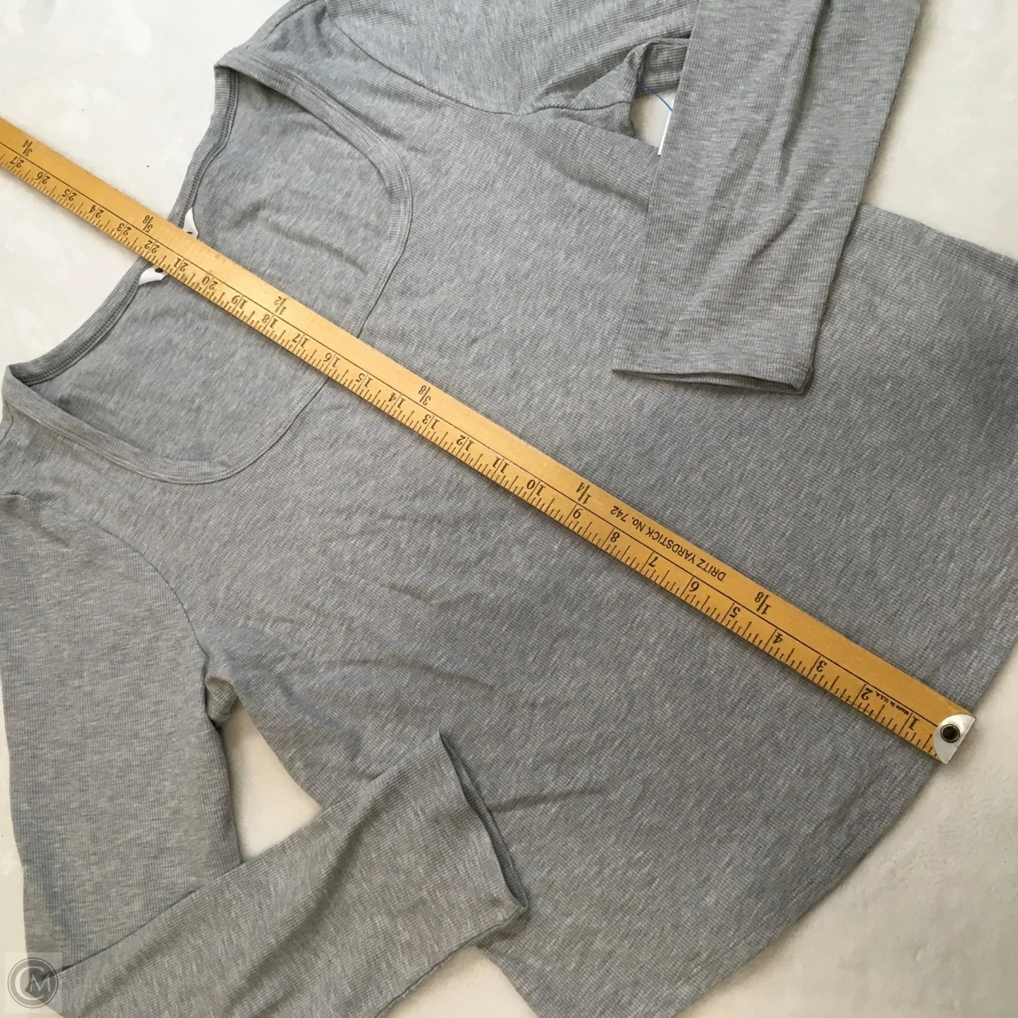 Athletic Top Long Sleeve Crewneck By Athleta In Grey, Size: Xl