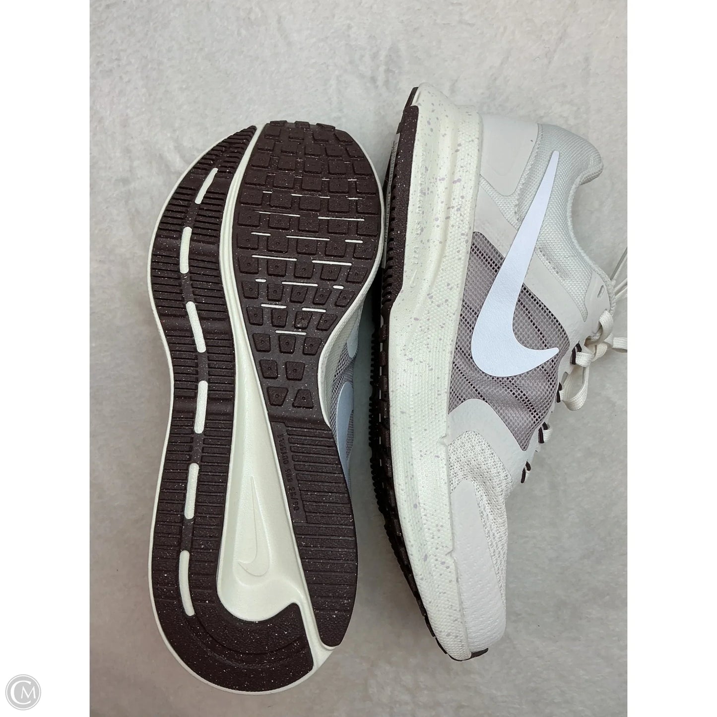 Shoes Sneakers By Nike In White, Size: 7