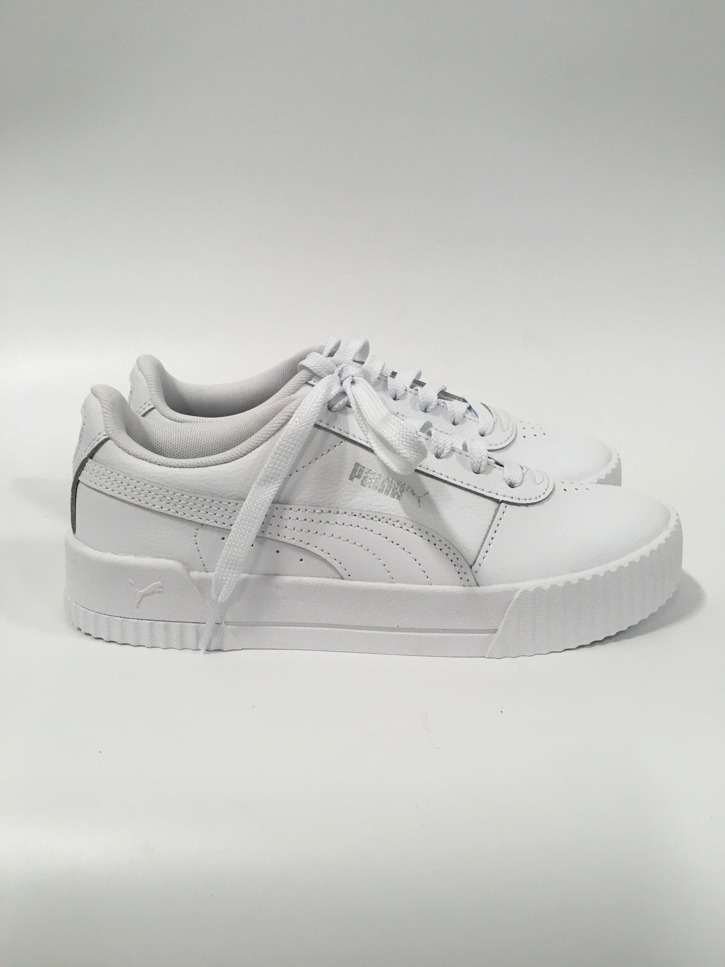 White Shoes Sneakers Puma, Size 6