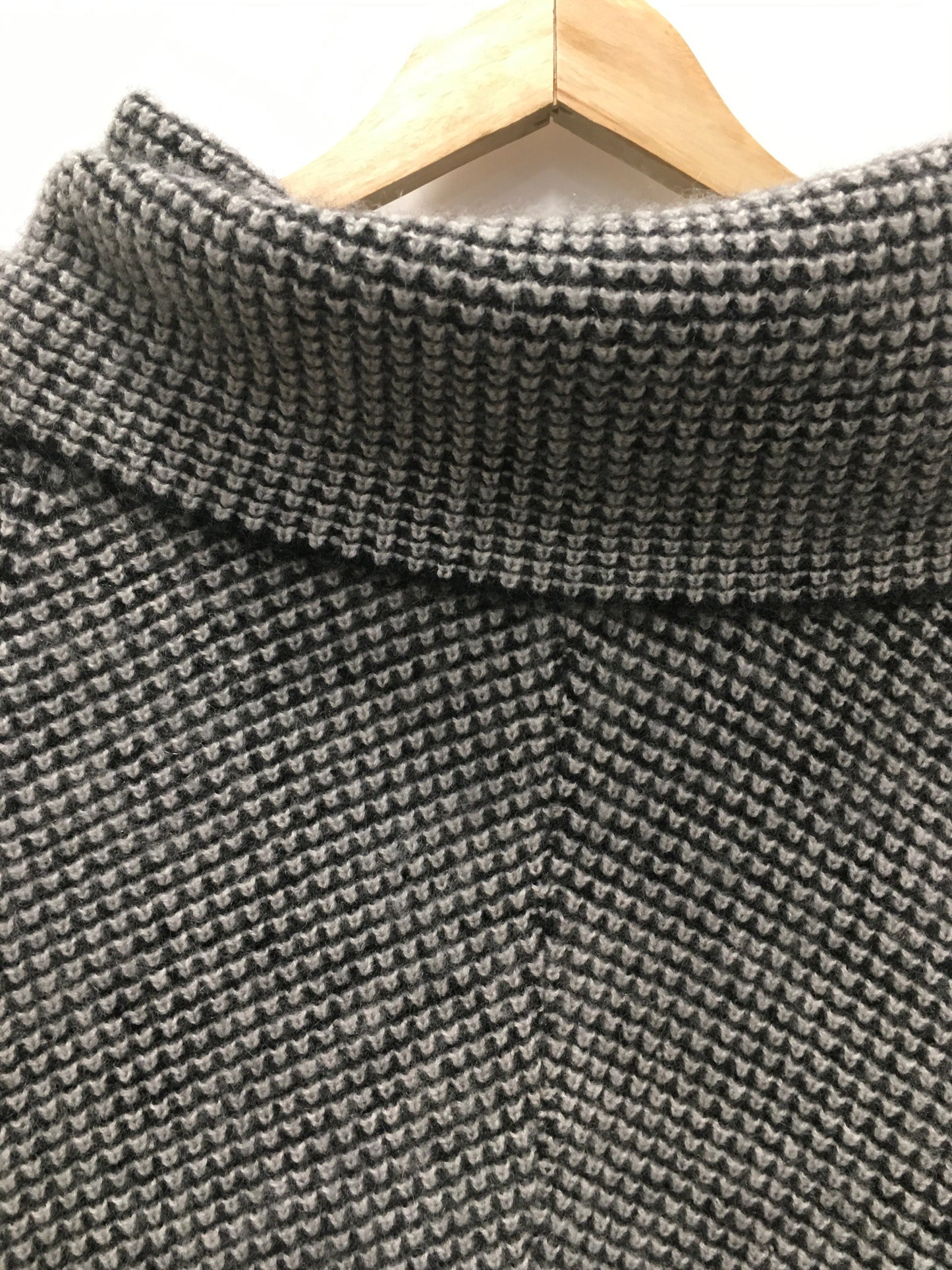 Sweater Cashmere By Saks Fifth Avenue In Grey, Size: S