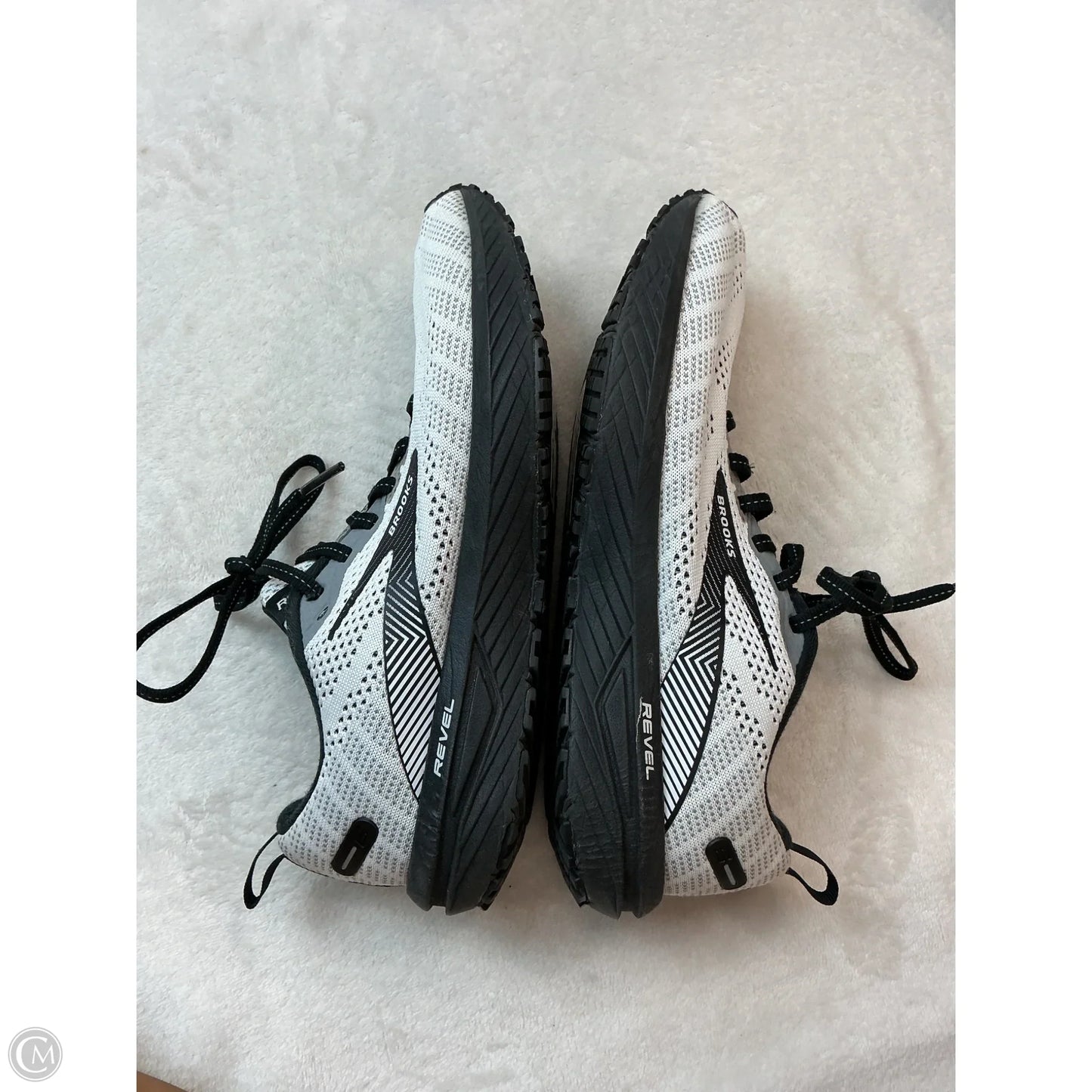 Shoes Athletic By Brooks In White, Size: 8