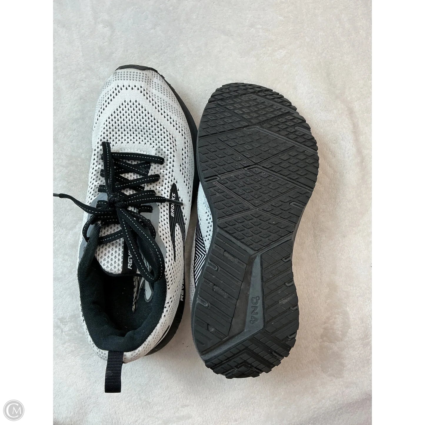 Shoes Athletic By Brooks In White, Size: 8