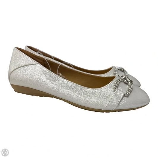 Shoes Flats By London Fog In Silver, Size: 9.5
