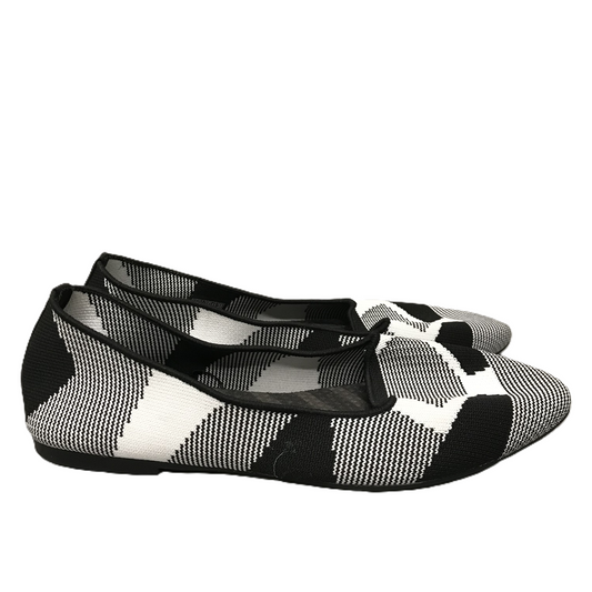 Black & White Shoes Flats By Skechers, Size: 6