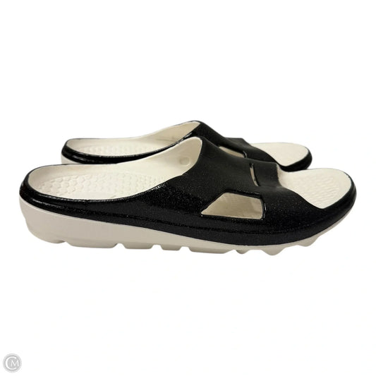 Sandals Flats By Spenco In Black & White, Size: 10