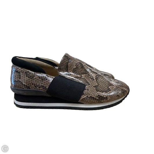 Shoes Sneakers By Bella-Vita In Animal Print, Size: 9