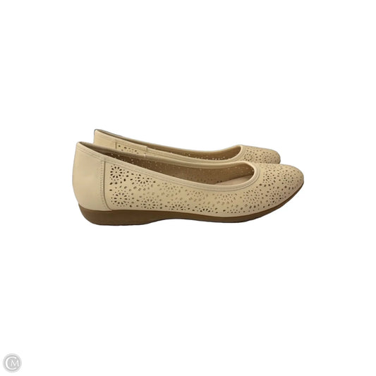 Shoes Flats By Falls Creek In White, Size: 9