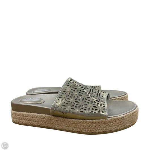 Sandals Flats By Hush Puppies In Gold, Size: 8