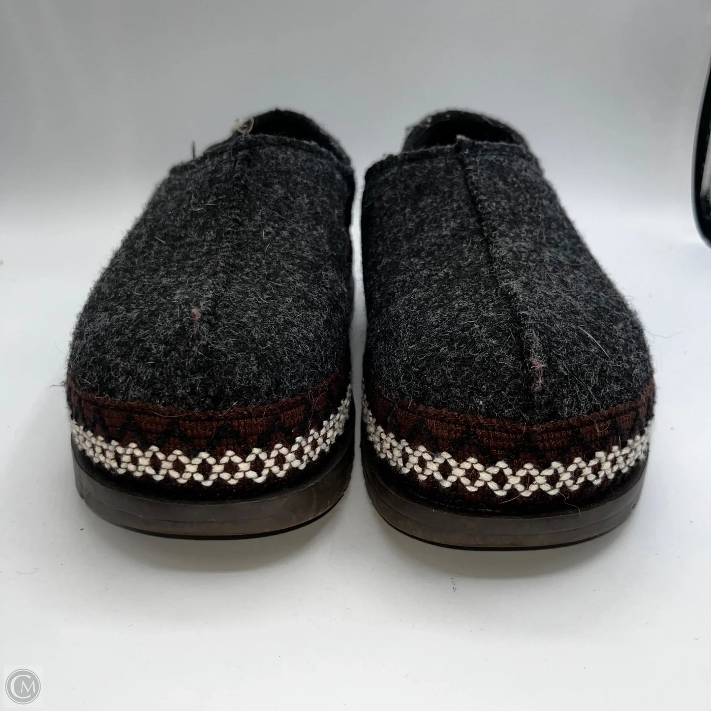Slippers Designer By Ugg In Black, Size: 5