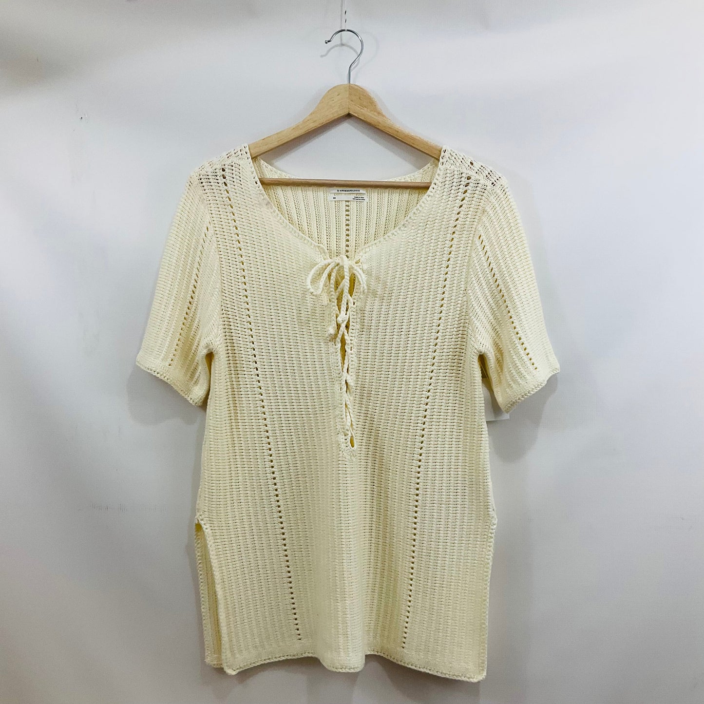 Top Short Sleeve By Anthropologie In Cream, Size: Xs