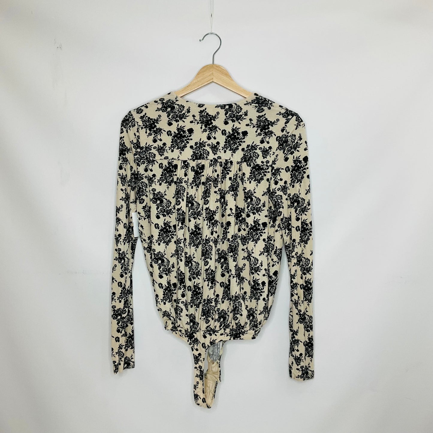 Top Long Sleeve By Free People In Cream, Size: S