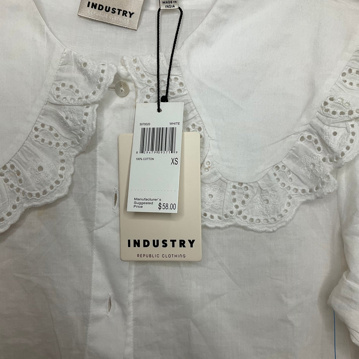 White Top Short Sleeve Clothes Mentor, Size Xs