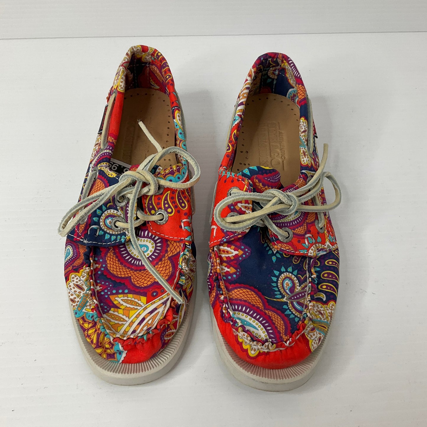 Multi-colored Shoes Flats Clothes Mentor, Size 5.5