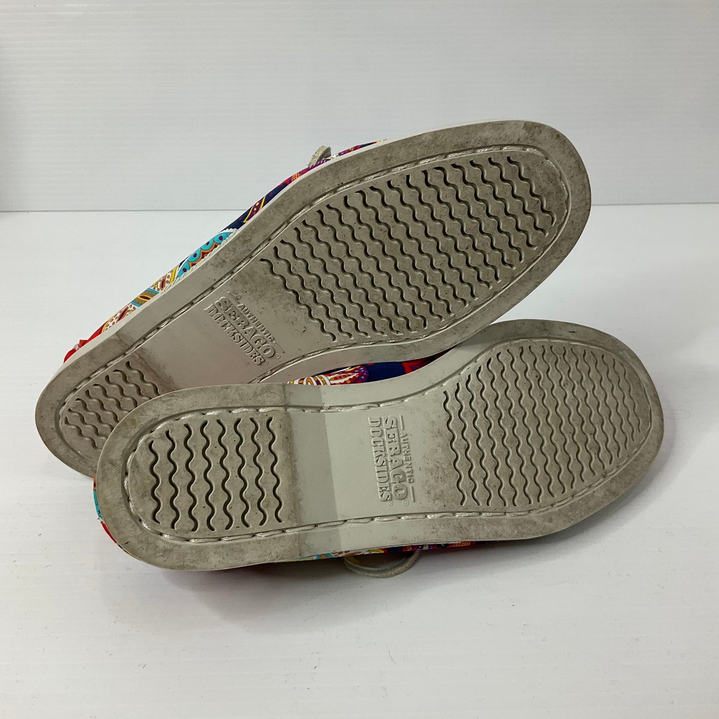 Multi-colored Shoes Flats Clothes Mentor, Size 5.5